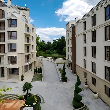 Cabacum Pleasure Beachfront - 50m To And Pool Апартаменти Варна